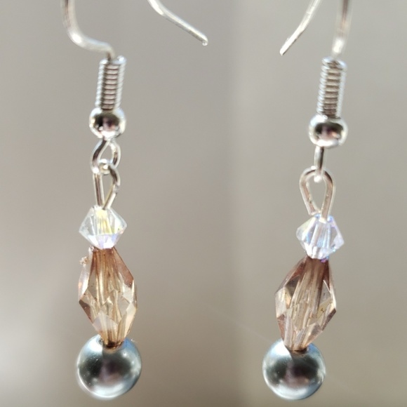 Dainty/Crystal/ & Pearl Earring's - Picture 3 of 5